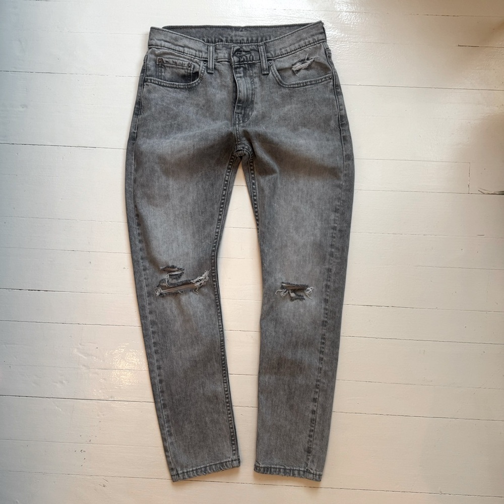LEVI Boyfriend Jeans Skinny Distressed NWOT 28/30 Never Worn